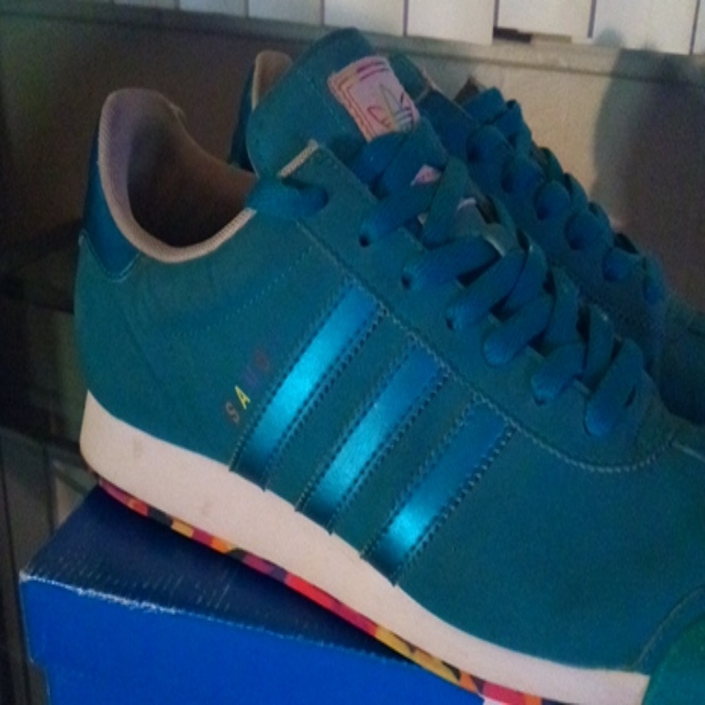 Adidas SAMOA,mens u.s.10. Tiel colorway
